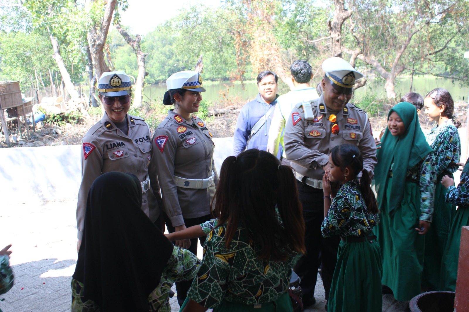 Ops Zebra Semeru 2024, Polresta Sidoarjo Beri Edukasi Pelajar dan Bansos Untuk Warga Kepetingan