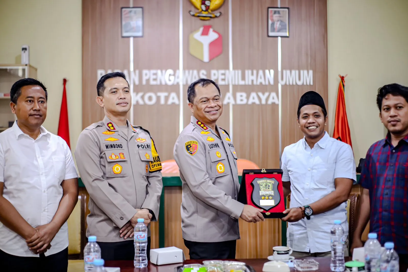 Kapolrestabes Surabaya Gelar Silaturahmi ke KPU, Bawaslu, Bahas Dinamika Pilkada 2024 Serta Cek Kesiapan Logistik
