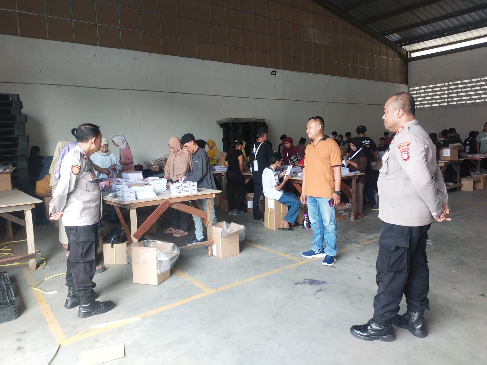 Polisi Amankan Gudang Logistik KPU di Jakarta Timur