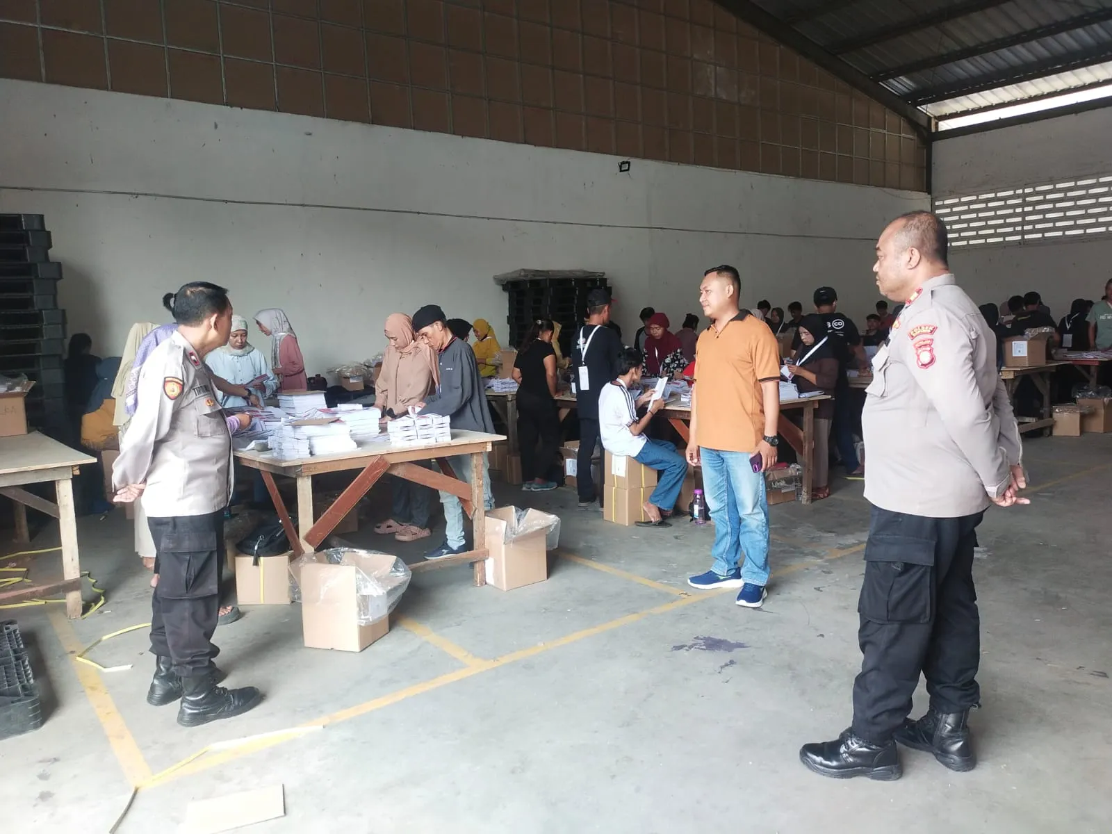 Polisi Amankan Gudang Logistik KPU di Jakarta Timur