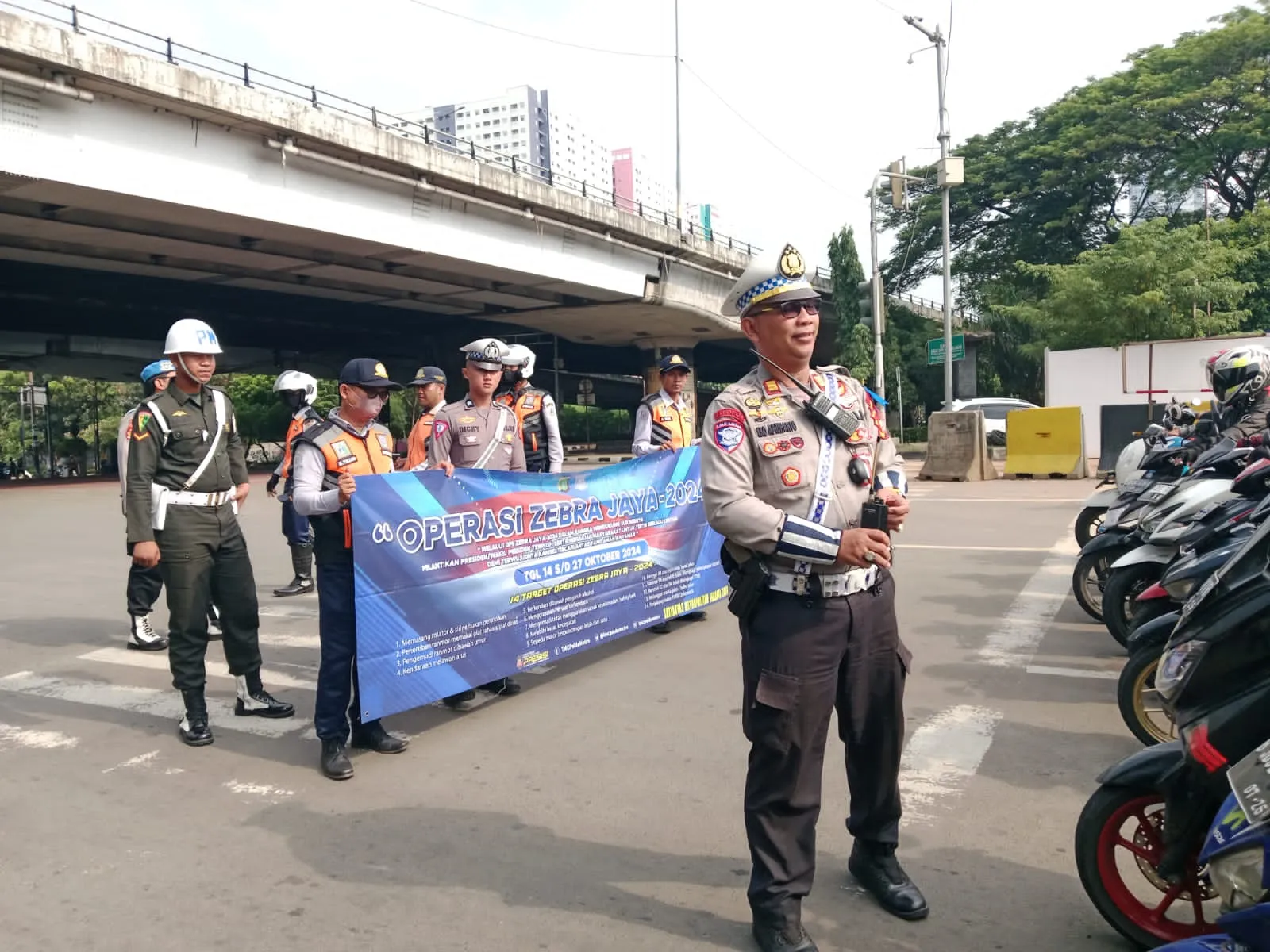 Polres Metro Jakarta Timur Gelar Ops Zebra Jaya 2024 di Depan Polsubsektor Utan Kayu