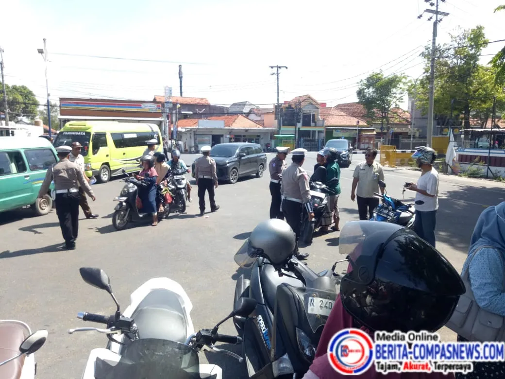 Ops Zebra Semeru 2024, Satlantas Polres Sampang Menindak Tilang Manual 935 dan Teguran 2340