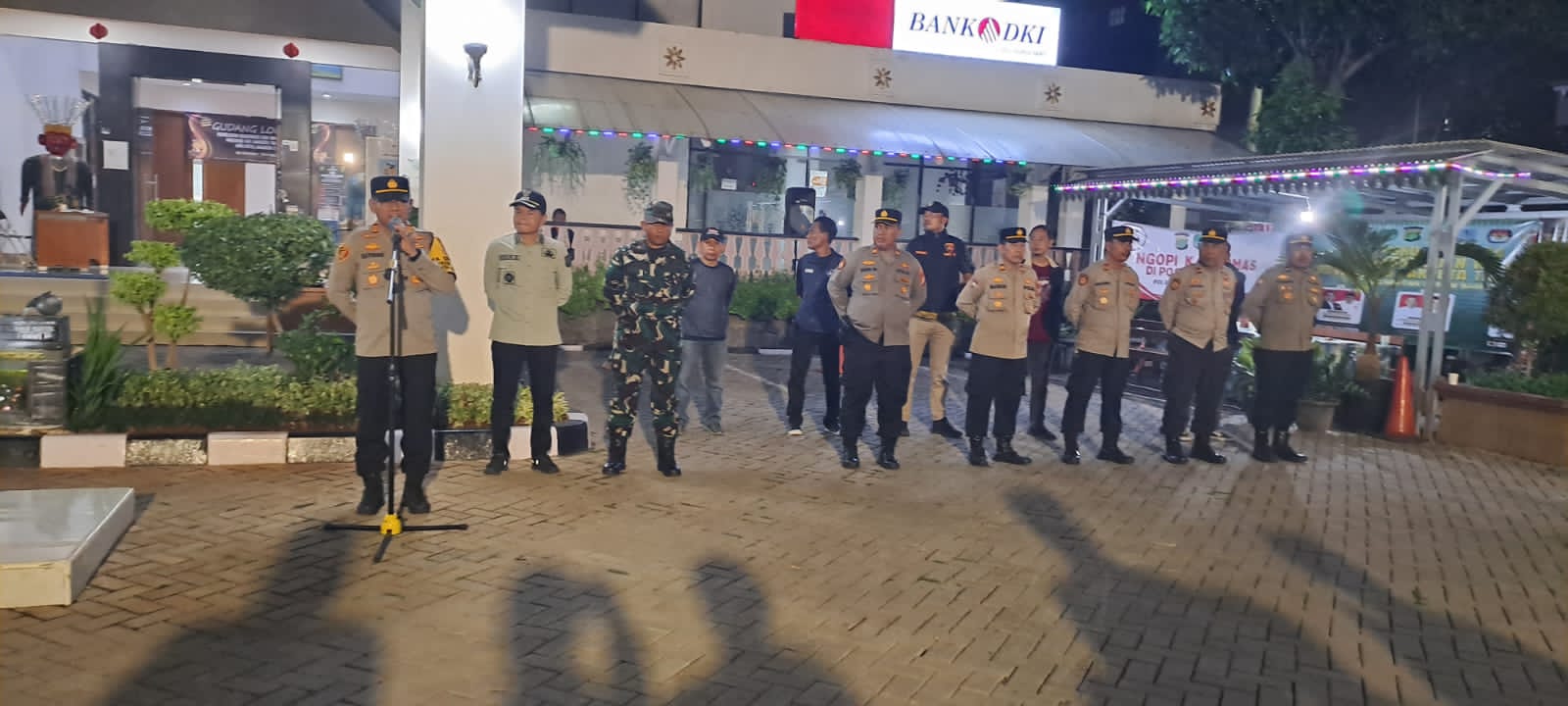 Kapolsek Duren Sawit Pimpin Oprerasi Cipta Kondisi Antisipasi Tawuran Guna Memberikan Rasa Aman dan Nyaman Untuk Warga