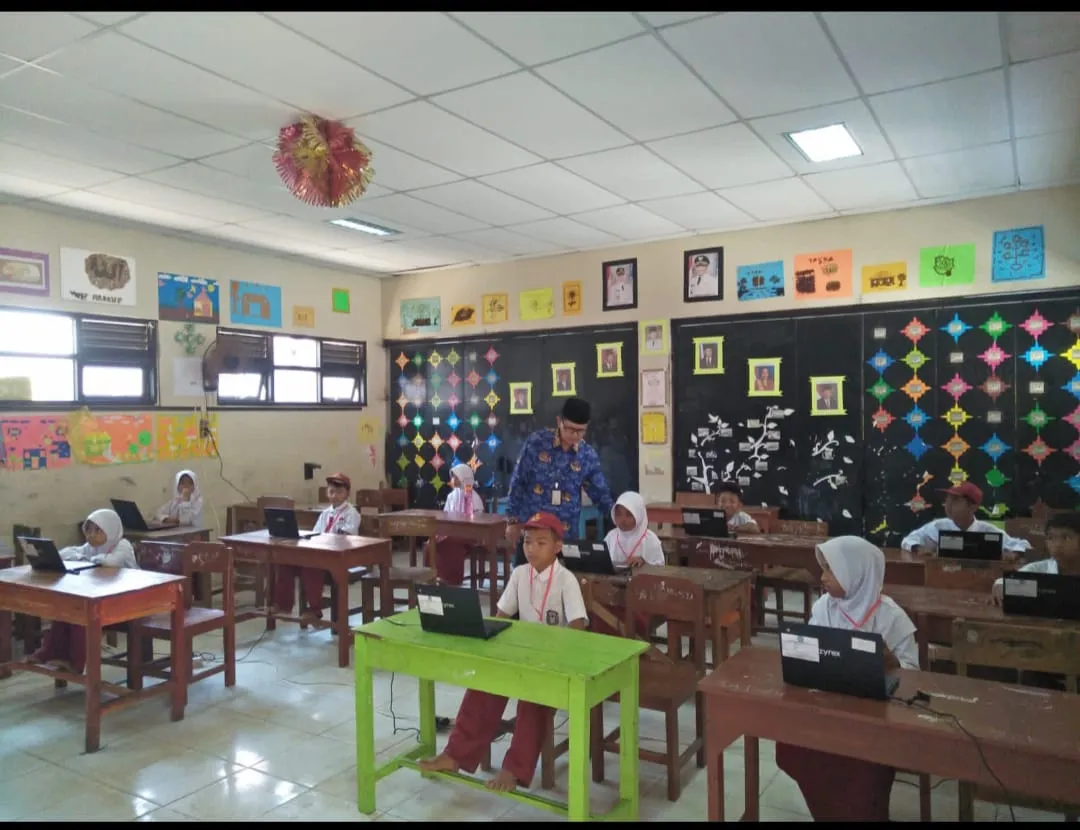 Kepala Sekolah SDN Tanjungan 1 Monitoring Pelaksanaan Kurikulum Dengan Didampingi Kasi Disdikpora Pandeglang