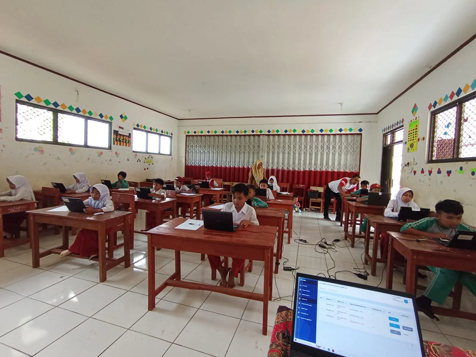 Pelaksanaan ANBK Gelombang 1 di SDN Manglid 2 Berjalan Lancar