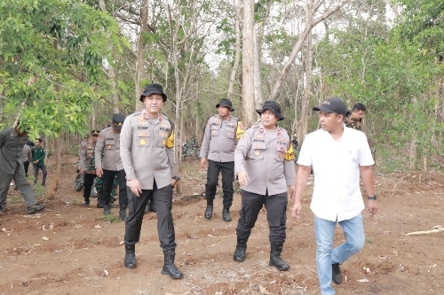 Dukung Asta Cita Polres Lamongan Manfaatkan Lahan Tidur di Desa Wanar Untuk Ketahanan Pangan Nasional