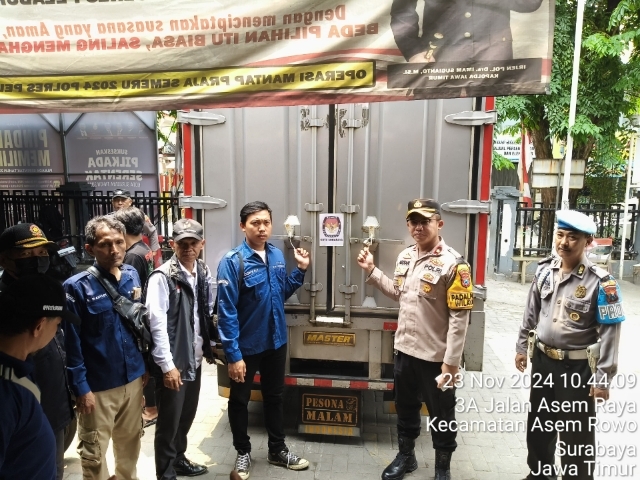 Pastikan Logistik Pilkada Aman, Polres Tanjung Perak Kawal Pendistribusian Logistik Pilkada ke Tingkat PPK