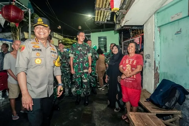 Kapolrestabes Bersama Forkopimda Surabaya Pastikan Kesiapan TPS Untuk Pilkada Serentak 2024 Aman