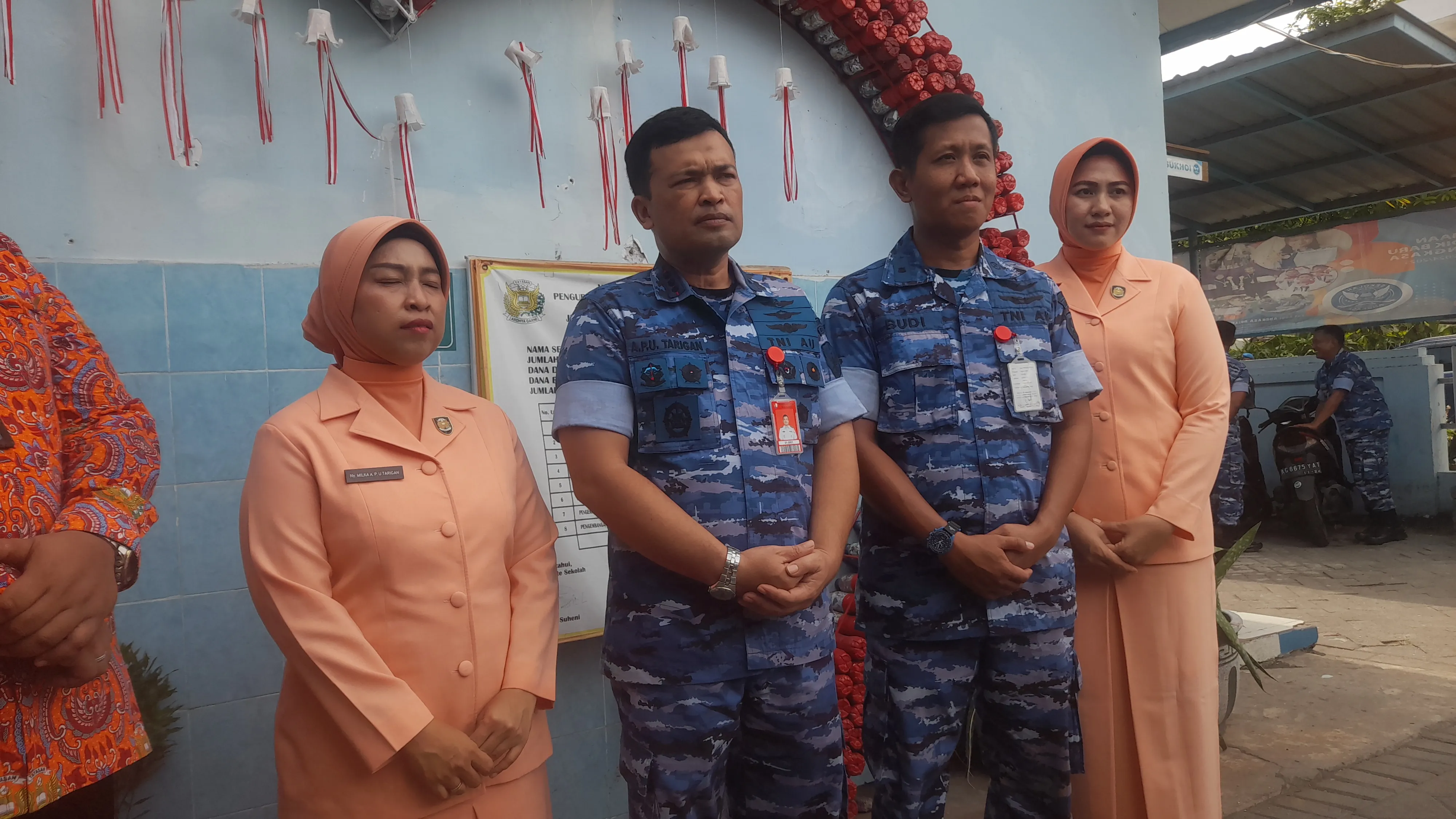 Untuk Mensukseskan Program Presiden Prabowo Subianto, Danlanud Muljono Berikan Makanan Bergizi Gratis ke SD Angkasa 2