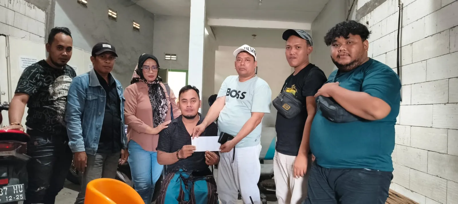 Bentuk Kepedulian dan Solidaritas Vanguard Kunjungi Rekan Jurnalis Yang Sedang Sakit