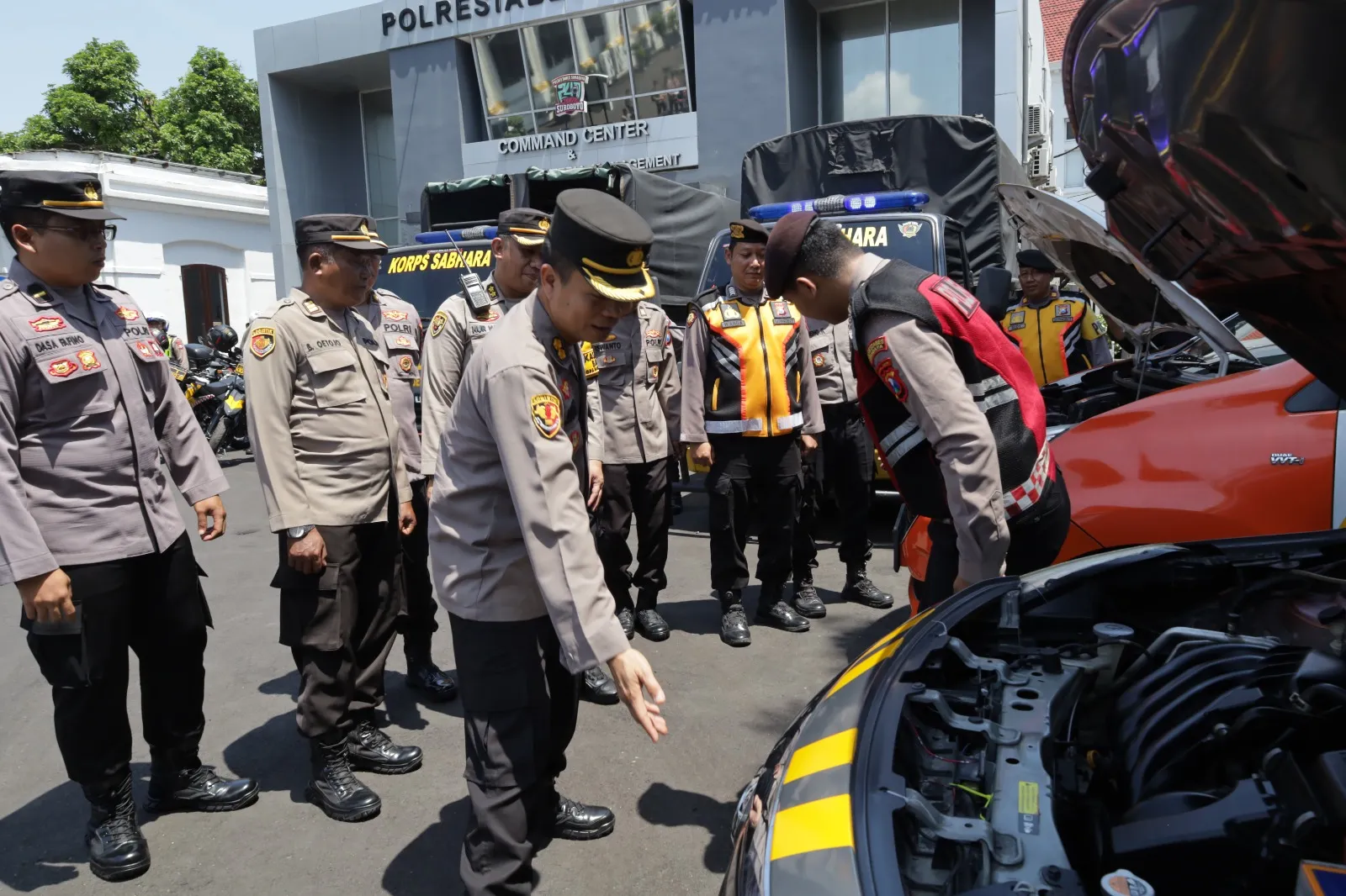 Apel Gelar Ranmor Dinas dan Almatsus Polri Dalam Rangka OMP 2024 di Polrestabes Surabaya