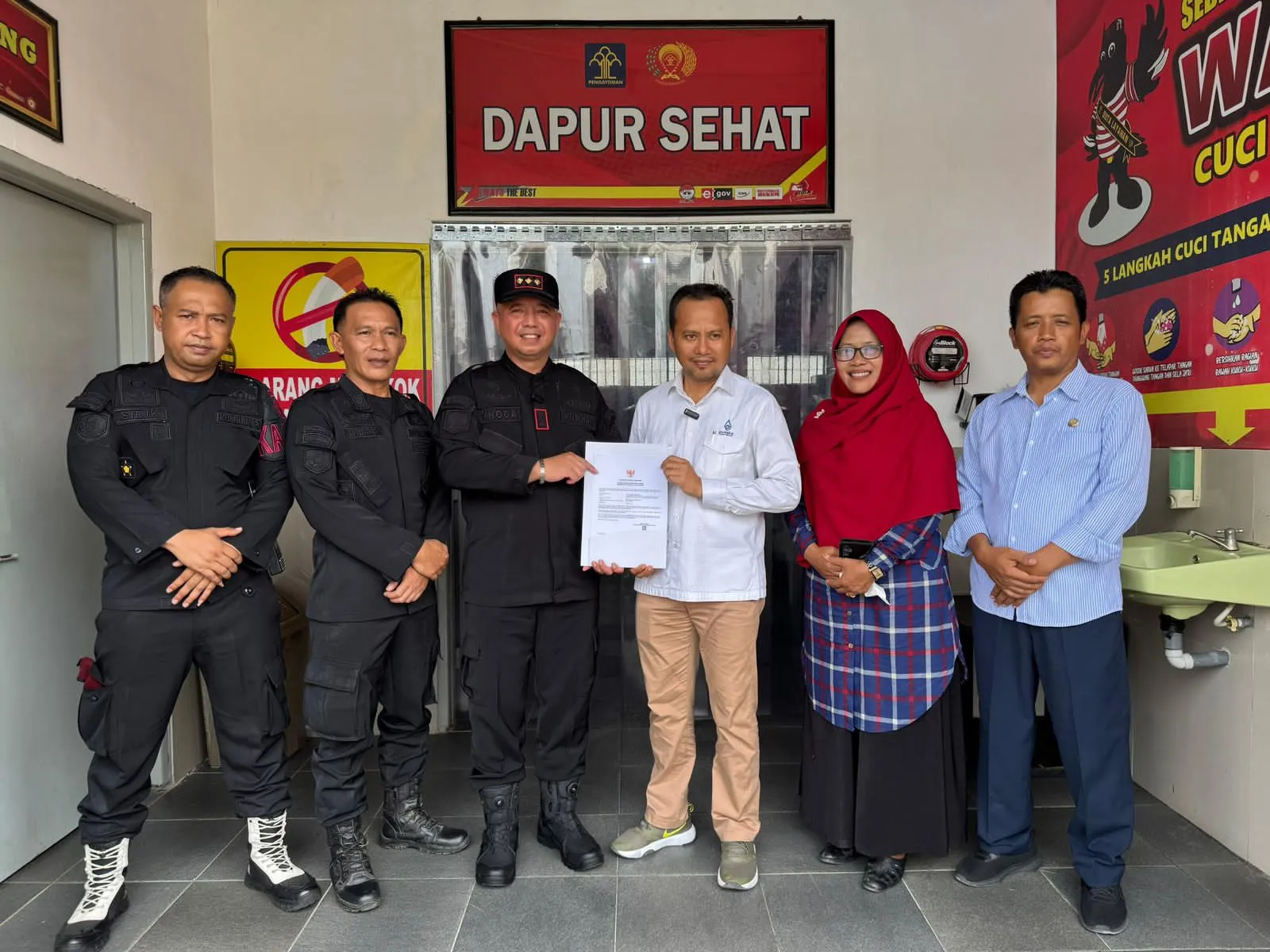 Lapas Narkotika Kelas IIA Pamekasan Kanwil Kementerian IMIPAS Terima Sertifikat Halal Dari Kementerian Agama