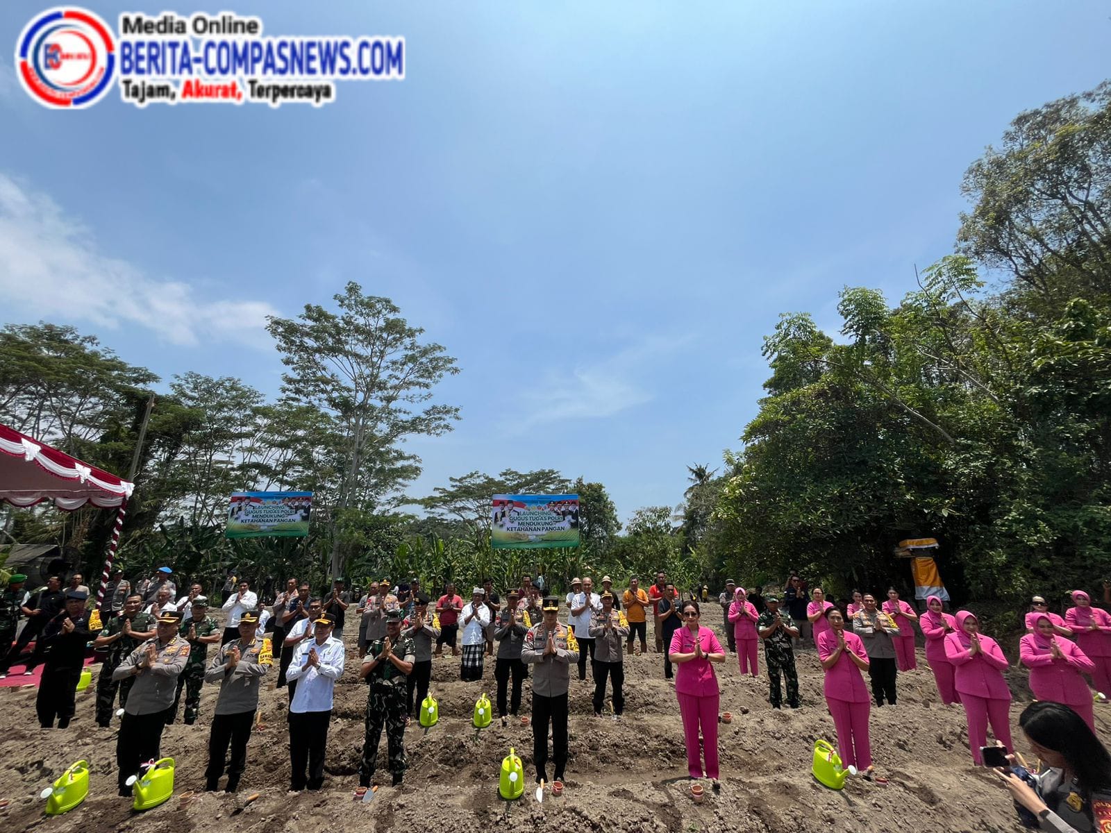 Menindak Lanjuti Program Presiden, Kapolda Bali Nanam Bibit Jagung di Desa Beng Gianyar