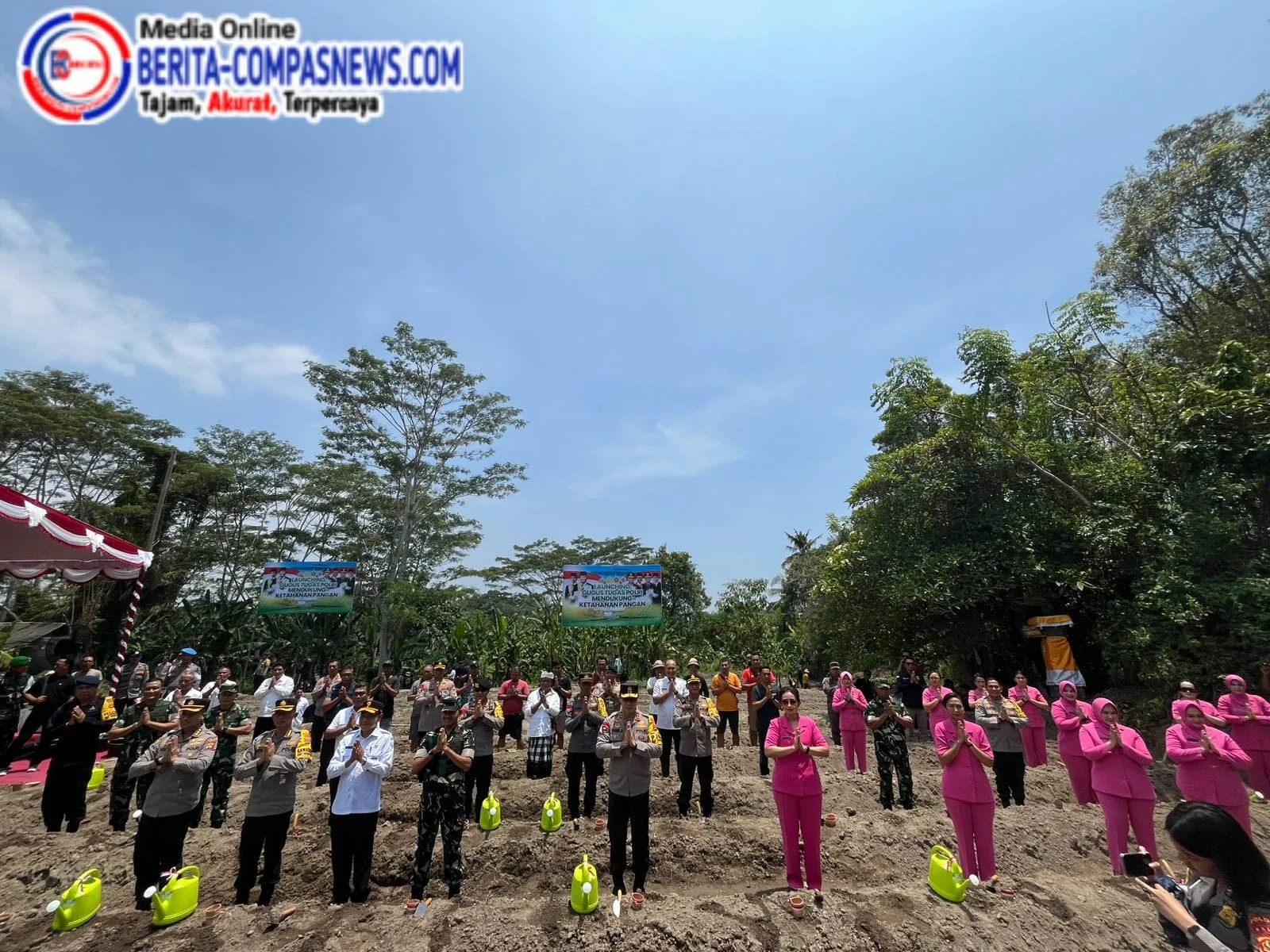 Menindak Lanjuti Program Presiden, Kapolda Bali Nanam Bibit Jagung di Desa Beng Gianyar
