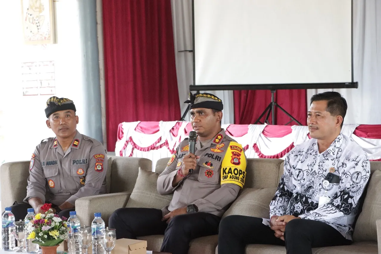 Polres Klungkung Laksanakan Jumat Curhat di SMA Negeri 2 Semarapura