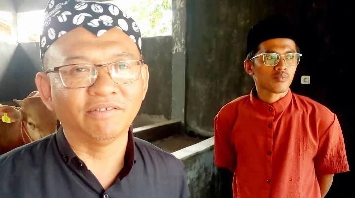 Bersumber Dana Pokir DPRD Bondowoso, Kelompok Ternak Mandiro Jaya Terima Bantuan 5 Ekor Sapi