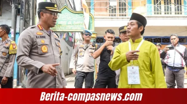 Pastikan Pilkada 2024 Berjalan Lancar, Kapolres Metro Jakarta Timur kontrol TPS Di Cakung Jakarta Timur.