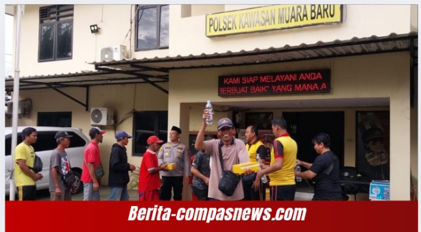 Polsek Kawasan Muara Baru Gelar Jumat Berkah Dan Cooling System Pasca Pemungutan Suara di TPS.