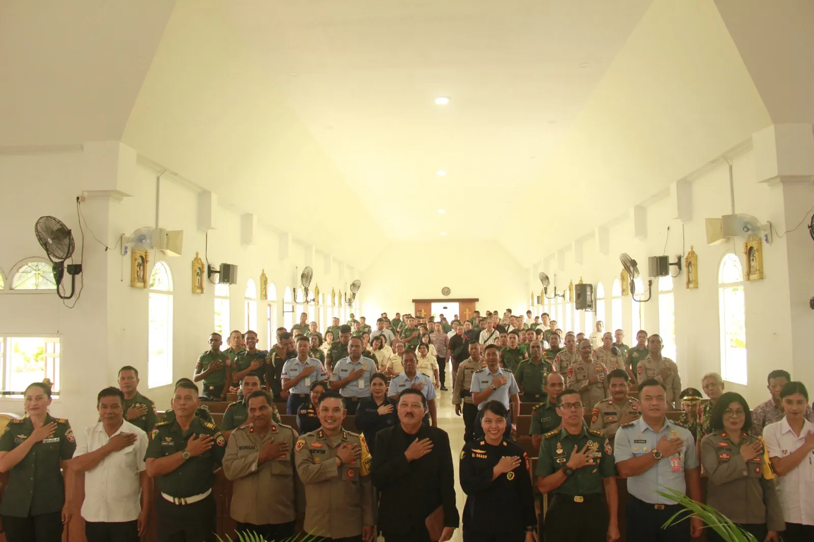 Meningkatkan Integritas Serta Soliditas, Polda Bali Bersama TNI Kodam IX/Udayana Laksanakan Ibadah Gabungan