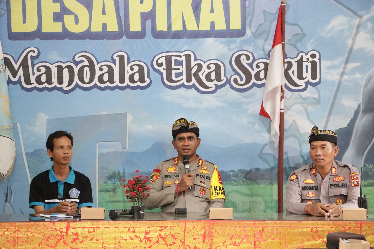 Polres Klungkung Laksanakan Jumat Curhat di Kantor Desa Pikat