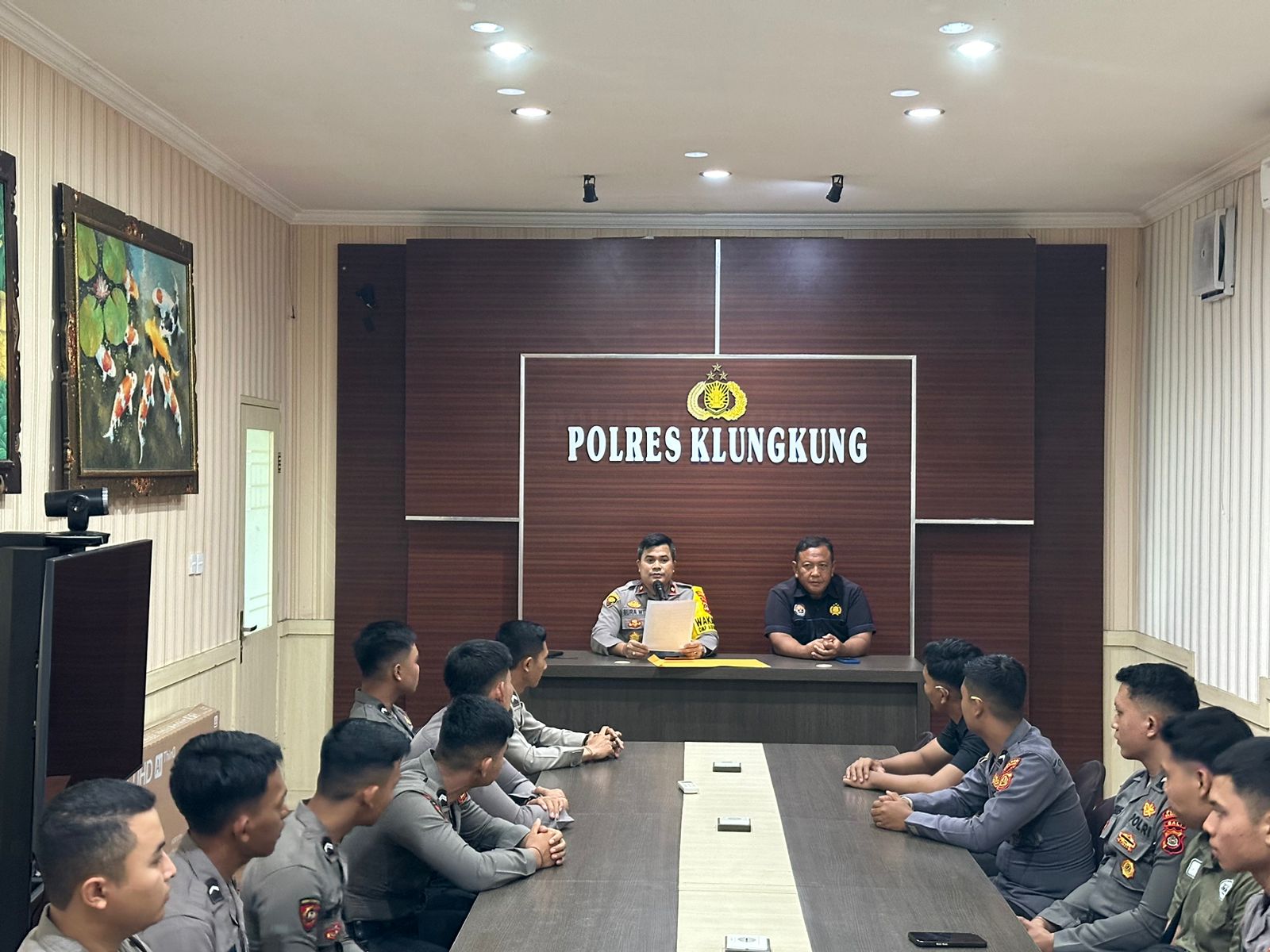 Wakapolres Klungkung Berikan Pelatihan Komunikasi Publik Untuk Personel Bintara Remaja
