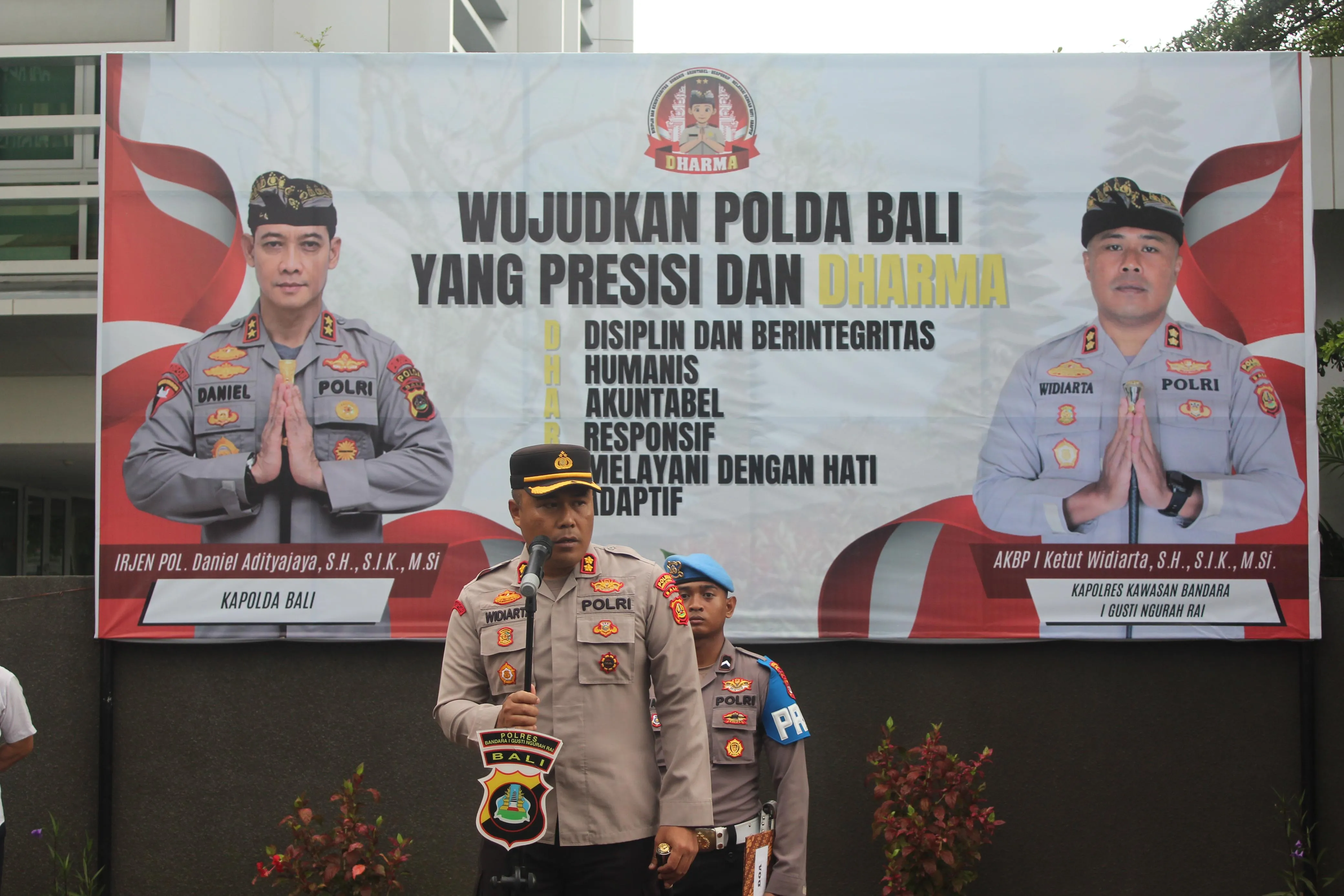 Kapolres Bandara Ngurah Rai Sampaikan Beberapa Araha Saat Apel Jam Pimpinan