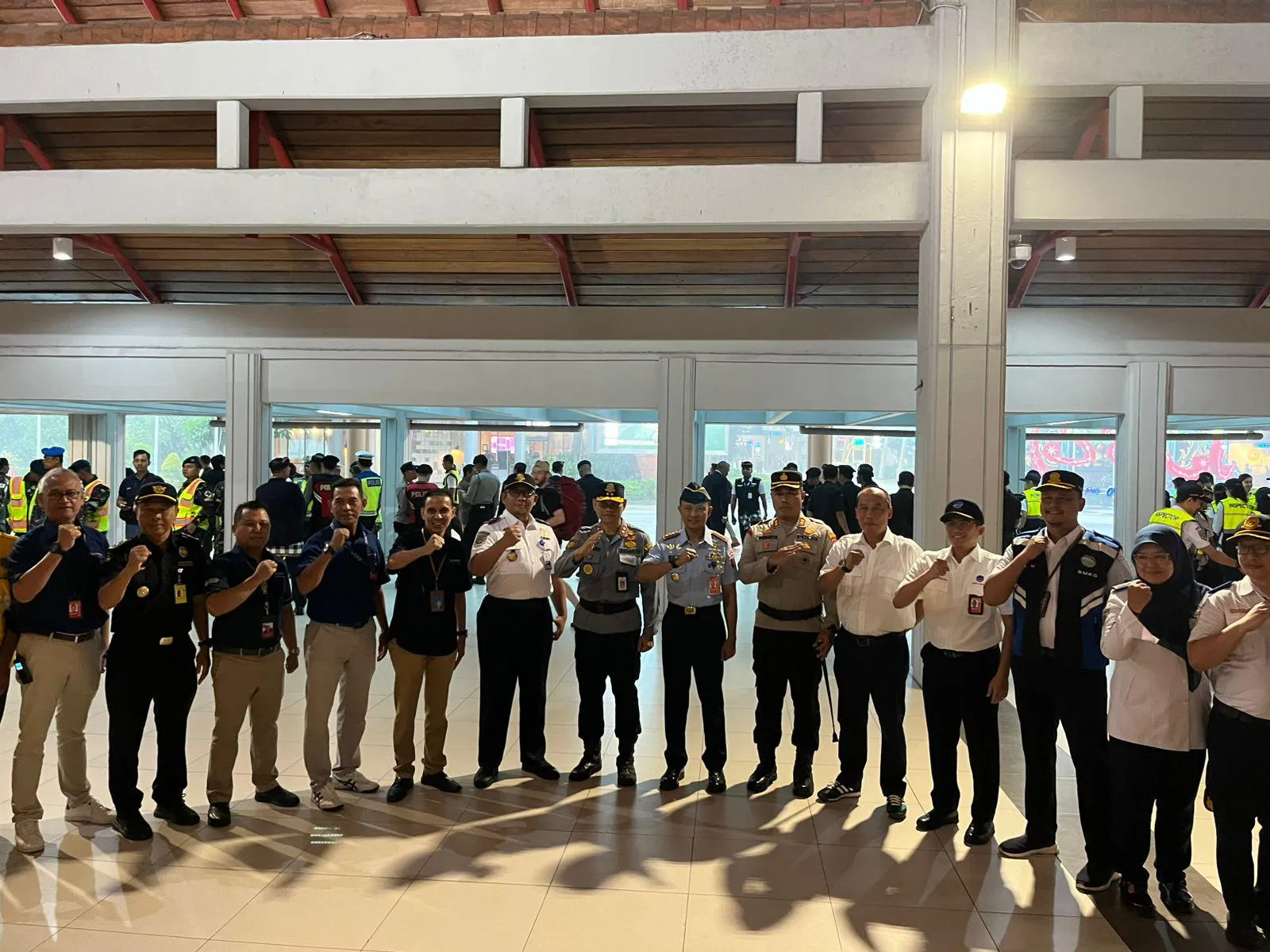 Kapolres Bandara Ngurah Rai Ikuti Apel Pembukaan Posko Terpadu Angkutan Udara Natal 2024 dan Tahun Baru 2025