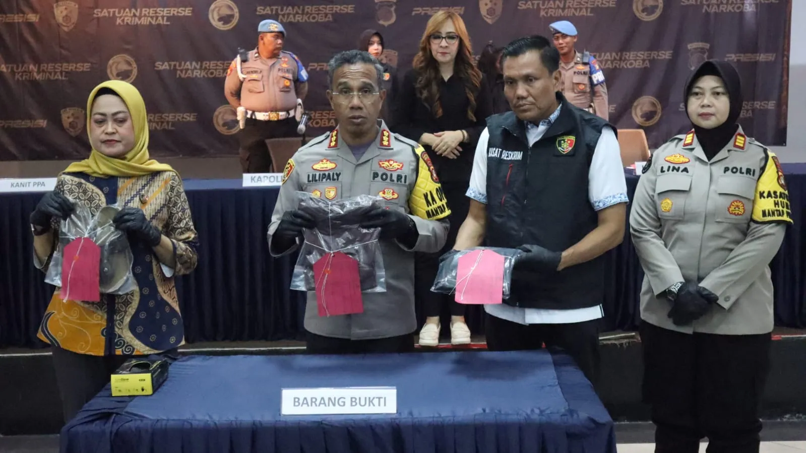 Tabrak Suami Hingga Patah kaki : istri Sah Diamankan Polisi