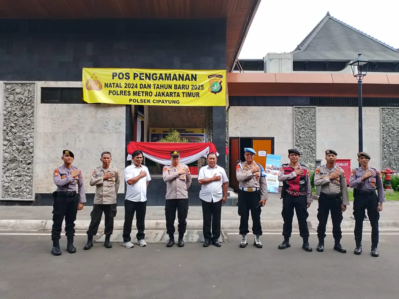 Jelang Libur Nataru, Wakapolsek Cipayung Cek Kesiapan Pengamanan Pospam TMIl