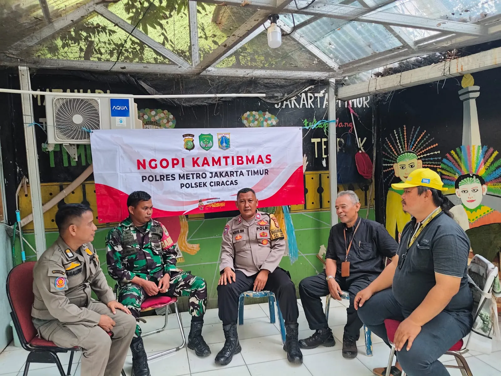 Melalui Ngopi Kamtibmas, Ajang Jembatan Silaturahmi Dan Keamanan Antara Polisi Dengan Warga