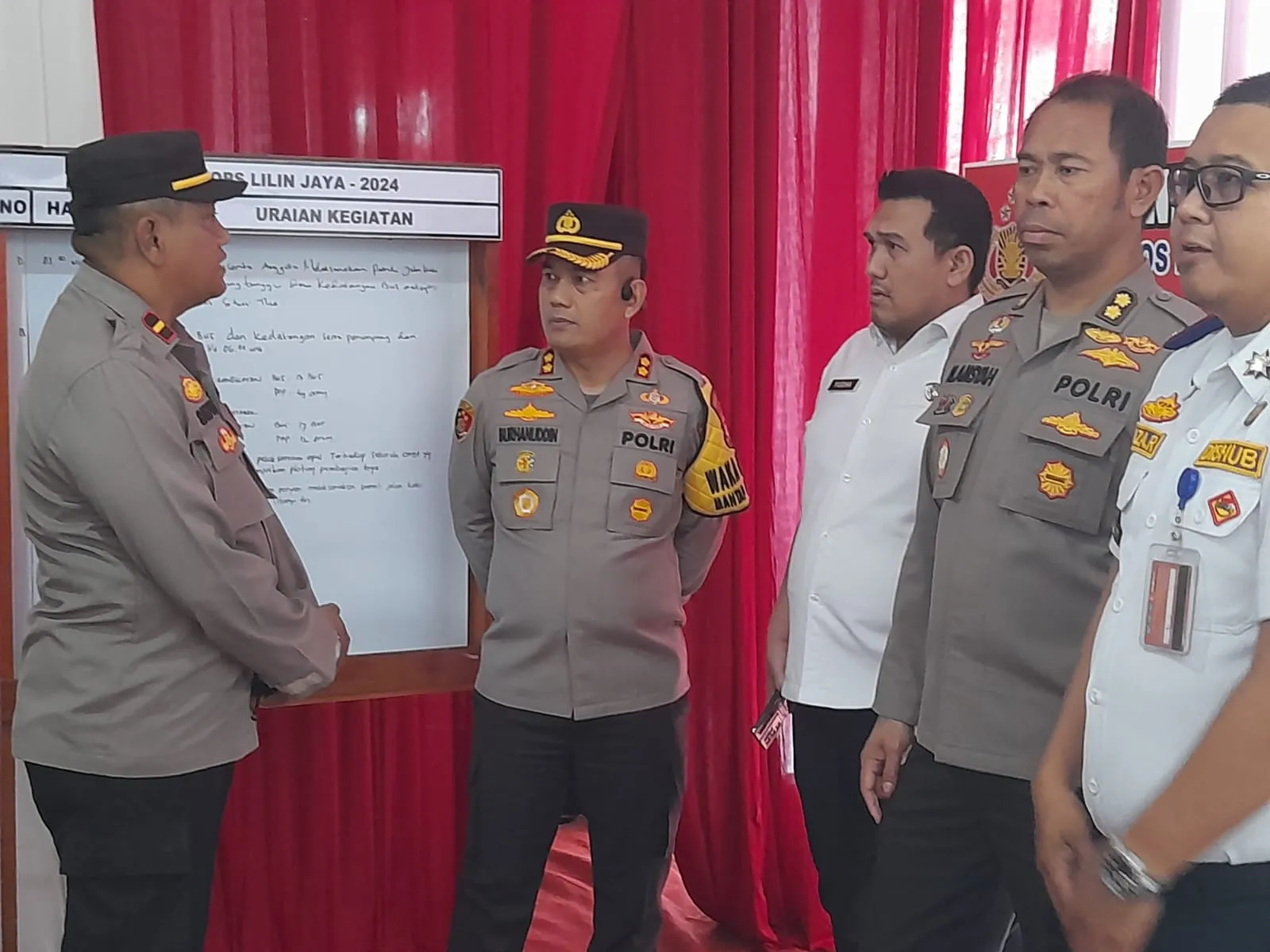 Polres Metro Jaktim Terima Kunjungan Tim Wasops Lilin Jaya 2024 Dan Cek Sejumlah Pos Pelayanan