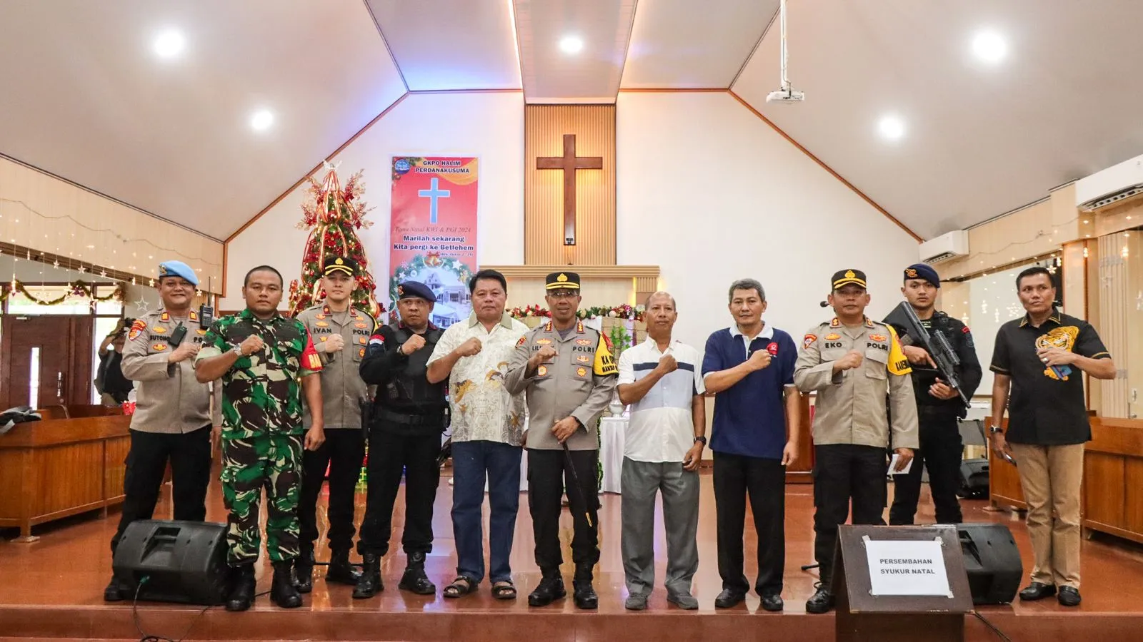 Jelang Perayaan Malam Natal : Kapolres Metro Jakarta Timur Cek Kesiapan Pengamanan Di Gereja