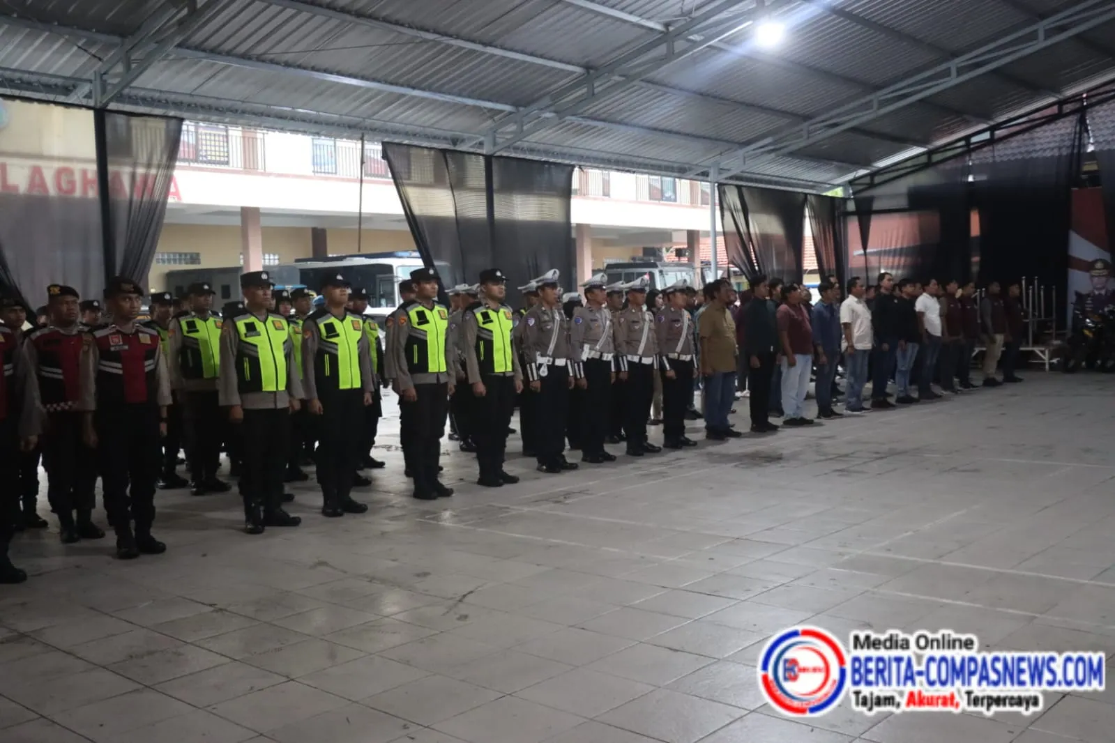 Polres Sampang Gelar Apel Siaga, Jelang Perayaan Natal dan Tahun Baru 2025