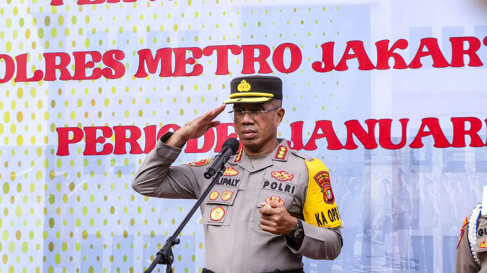Kapolres Pimpin Upacara Kenaikan Pangkat 167 Anggota Polres Metro Jakarta Timur
