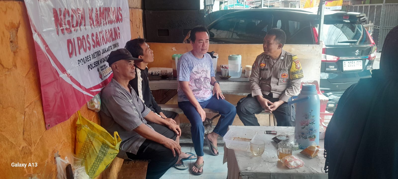 Bhabinkamtibmas Himbau Warga Untuk Selalu Menjaga Putra Putri Nya Saat Jam Malam