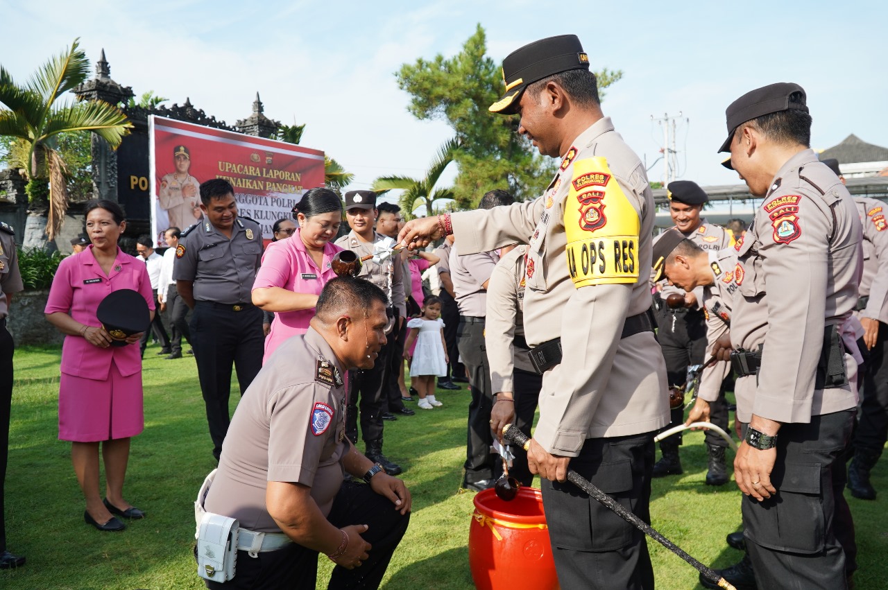 Rayakan Dedikasi Personel Polres Klungkung Laksanakan Upacara Kenaikan Pangkat
