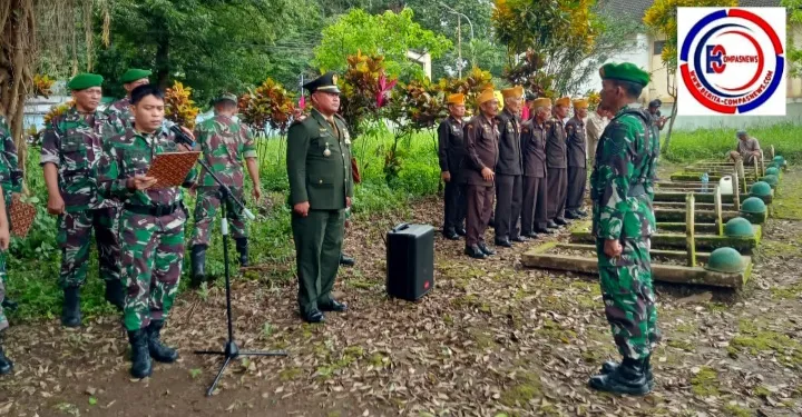 Danramil 01 Bondowoso Pimpin Upacara Pemakaman Purnawirawan Sertu Sukidi Secara Militer