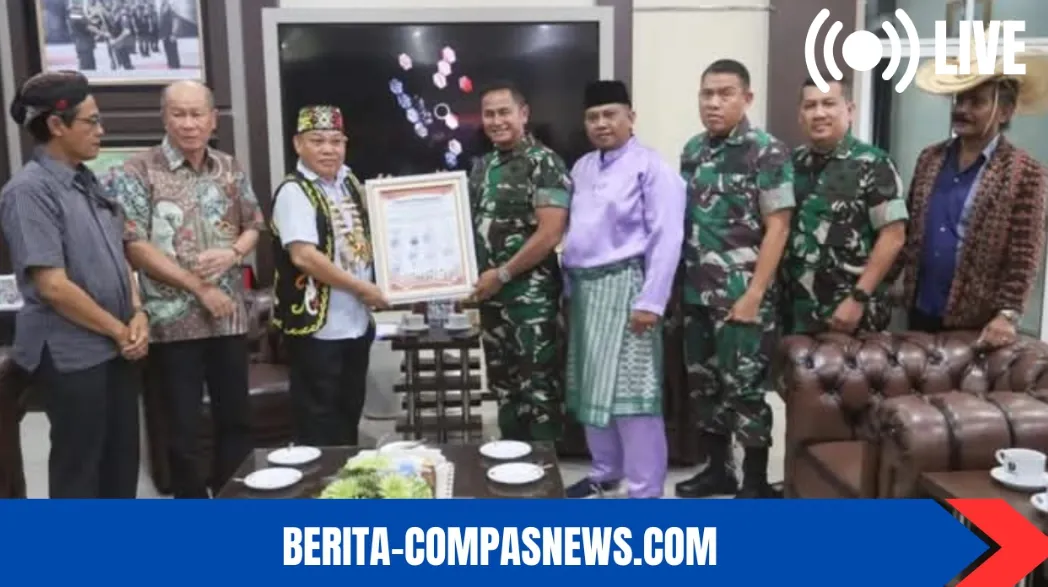 Tunjukan Kinerja Terbaik, Pangdam XII/Tpr Terima Penghargaan dari Para Tokoh Lintas Etnis Kalbar