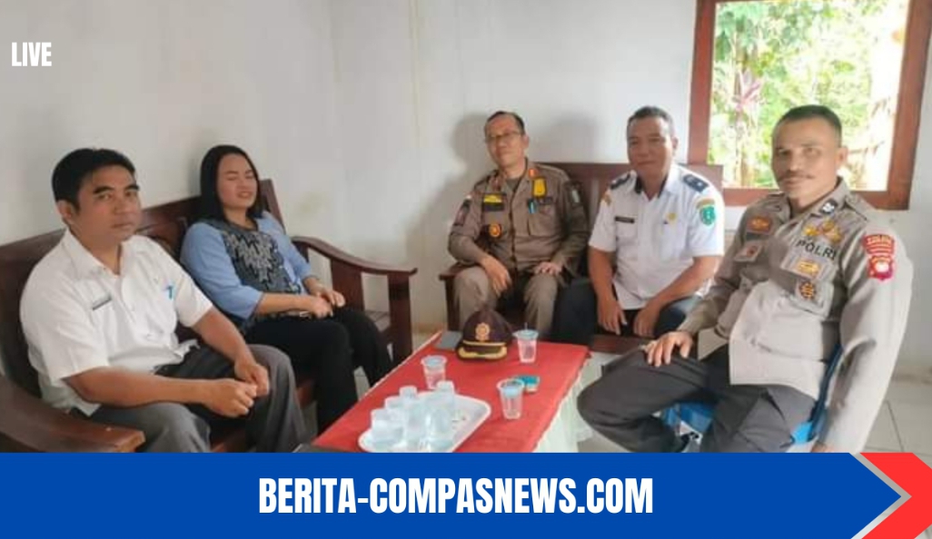 Kanit Samapta Polsek Sanggau Ledo Laksanakan Program Jum'at Curhat : Sampaikan Pesan Kamtibmas