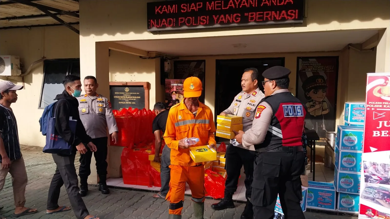 Tahun Baru 2025 : Polsek Kawasan Muara Baru, Gelar Jumat Berkah