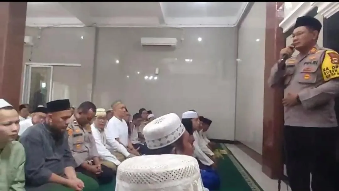 Kapolsek Duren Sawit : Berikan Edukasi kepada Masyarakat Pada Ba'da Shalat Jumat