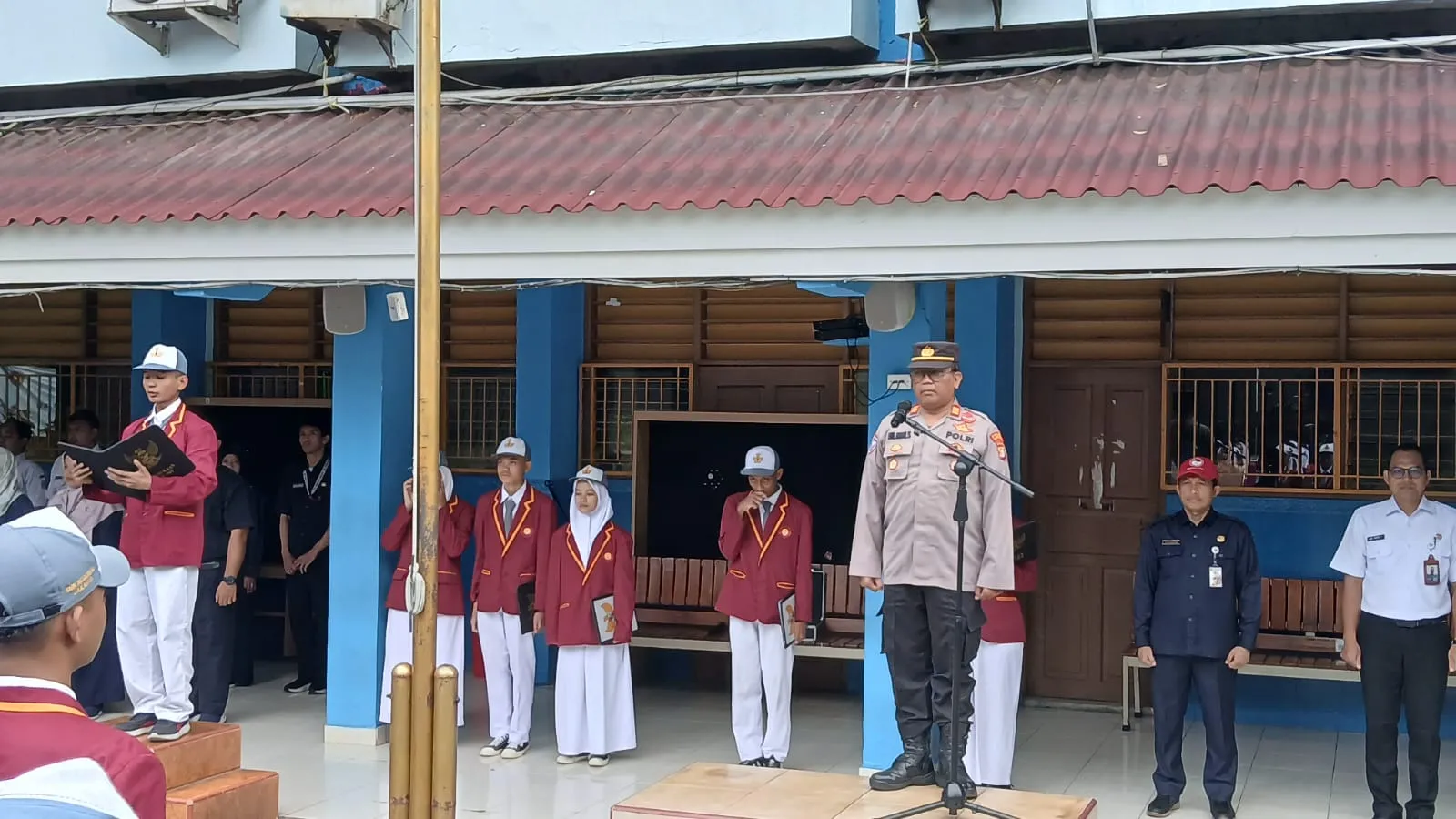 Senin Pintar : Dengan Binluh pencegahan Dan Penanggulangan kekerasan Di Sekolah