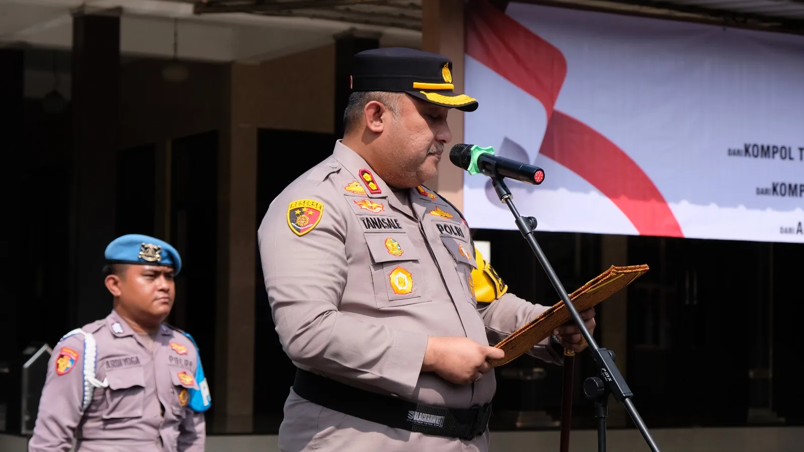Kapolres Pelabuhan Tanjung Perak Pimpin Sertijab Dua Kapolsek dan Kasat Binmas