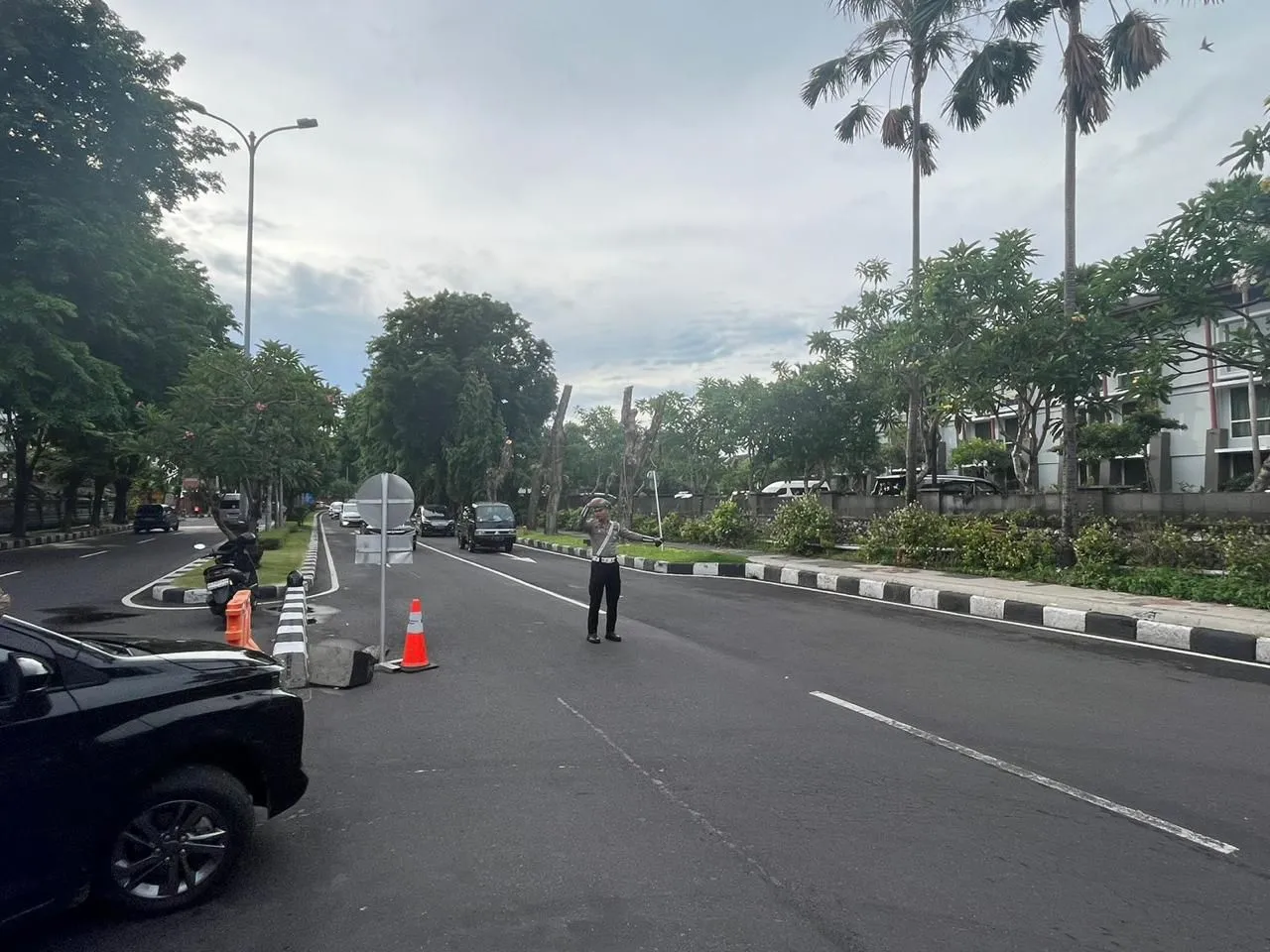 Polres Bandara Maksimalkan Pelayanan Masyarakat dengan Pengaturan Lalu Lintas di Pagi Hari