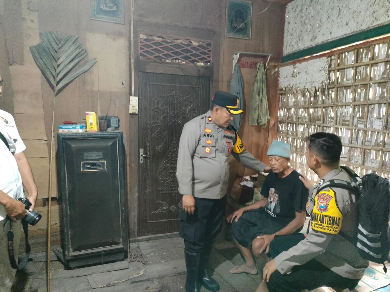 Kisah Bhabinkamtibmas Polres Bangkalan Bantu Kehidupan Lansia Tunanetra