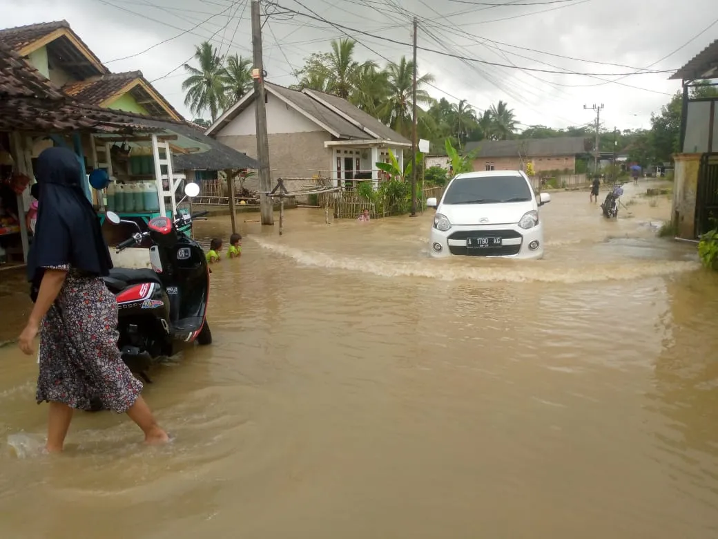 Tanggul Sungai Jebol Dalam Satu Tahun Ratusan Rumah Warga Desa Bungurcopong 6 Kali Terendam Banjir