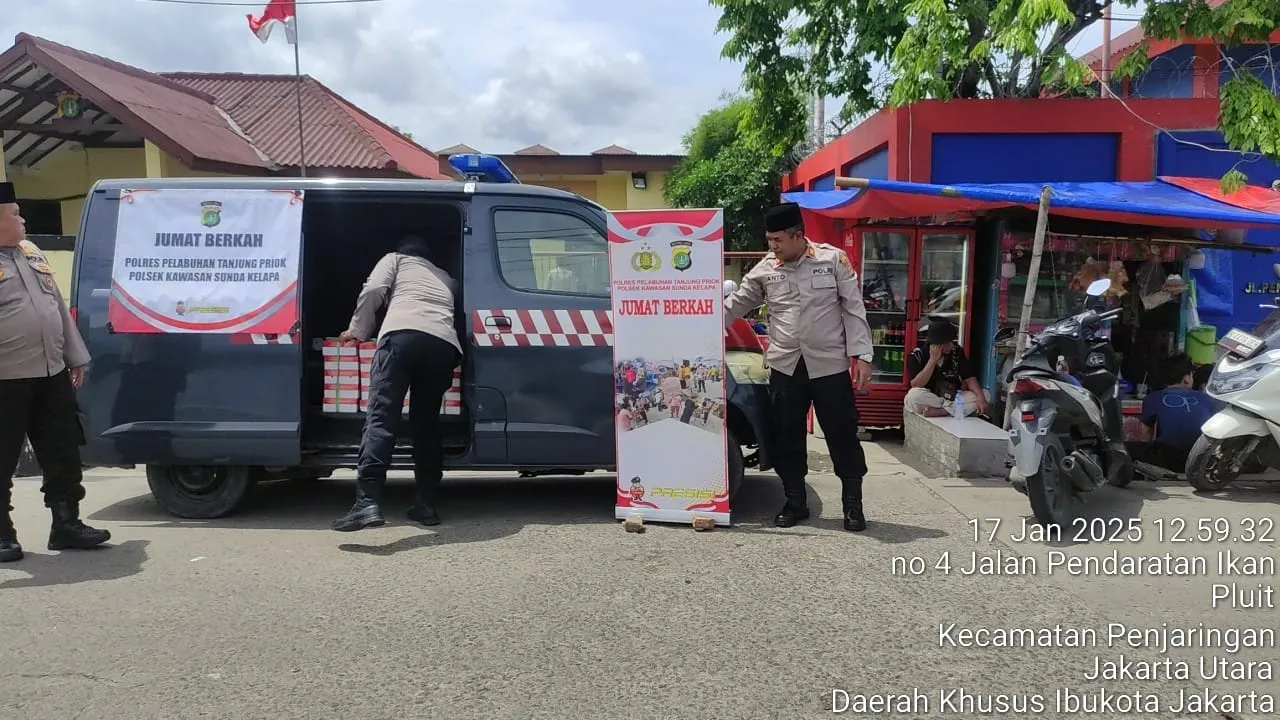 Kapolsubsektor Muara Angke, Gelar Jumat Berkah Dan Colling System.