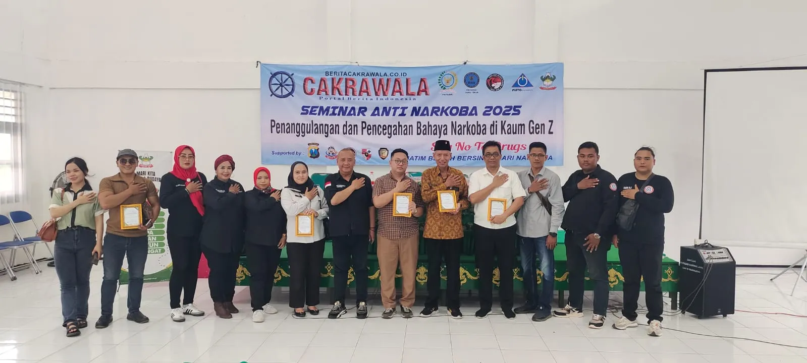 Media online dan cetak Berita Cakrawala Gelar "Seminar Anti Narkoba" di Aula SMA Kartika IV- 3 Surabaya