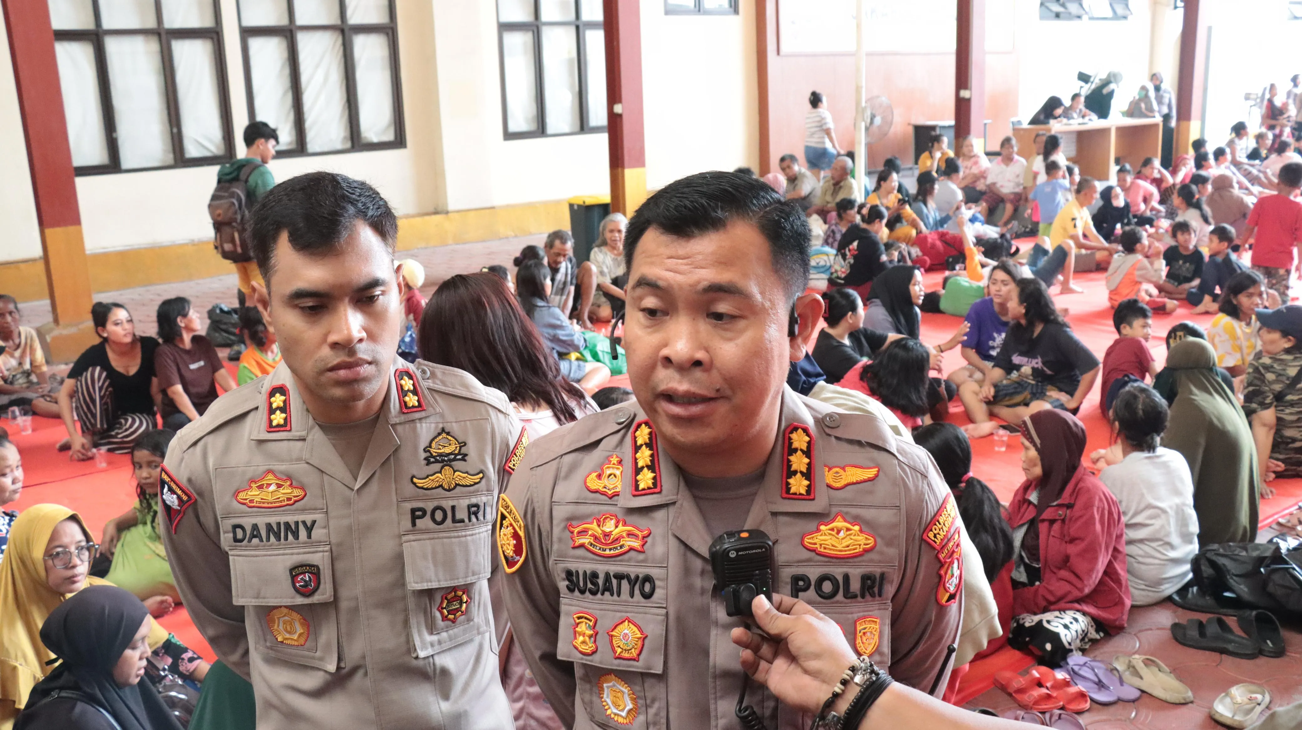 Polres Metro Jakpus Jadi Posko Pengungsian Warga, Dampak Kebakaran Rumah Di Kebon Kosong.