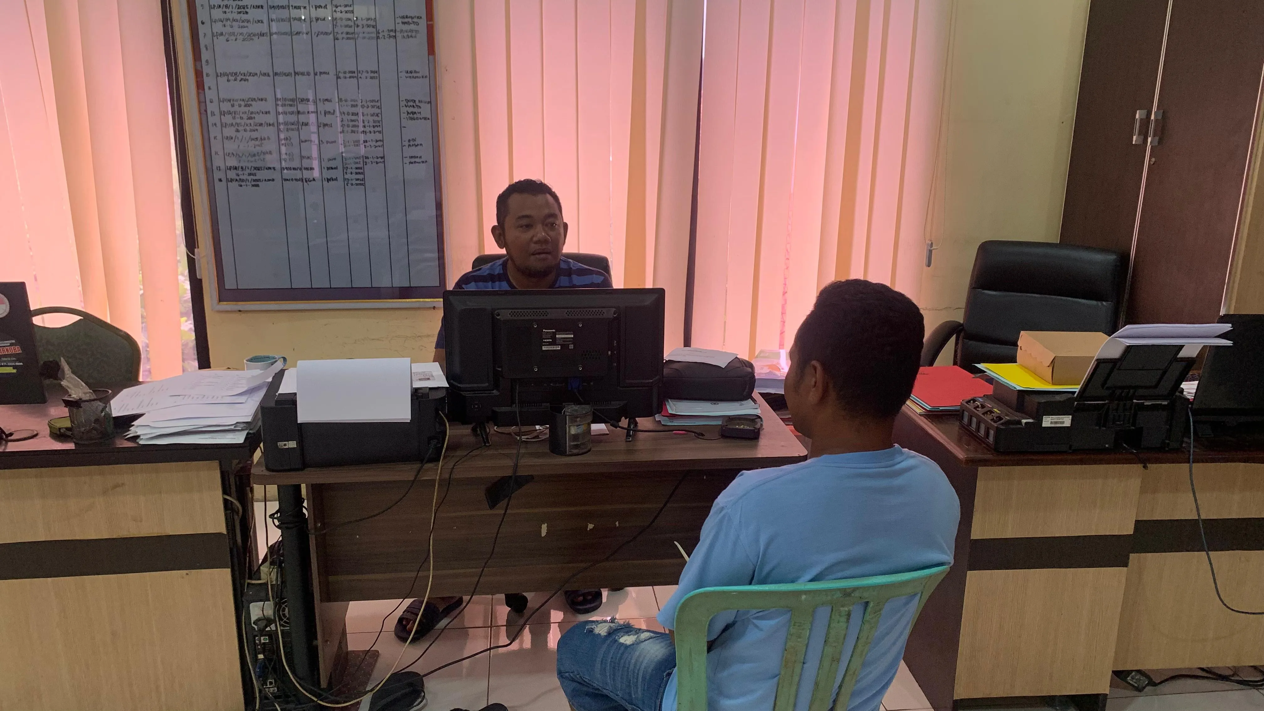 Prestasi dan Penghargaan Polres Sampang, Amankan Kurir Narkotika Jenis Sabu Di Kecamatan Banyuates